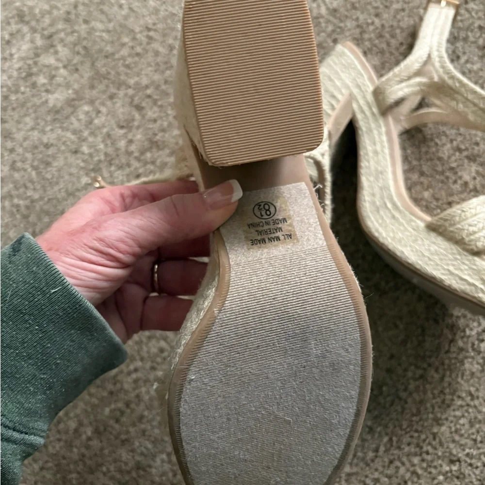 Soda criss cross ankle band platform sandals